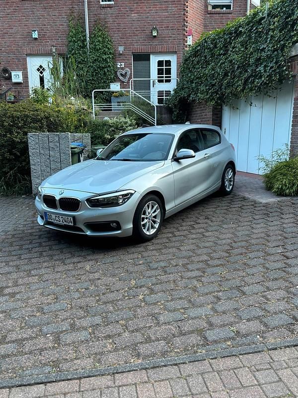 Silber Gebraucht 2017 BMW 118 Kleinwagen | 10.000 € (Guter Preis) - Bild 1/4
