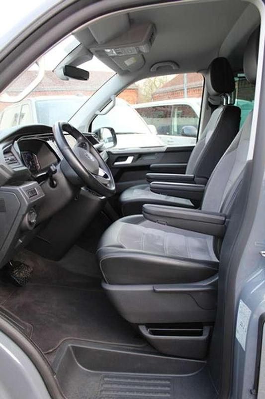 Gebraucht VW Multivan Generation Six 150 PS (110 kW) 2021 Lh7j puregrey Van
