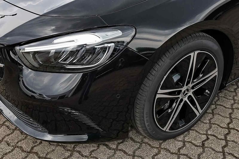 Gebraucht Mercedes B200 Progressive 163 PS (119 kW) 2025 Metalliclack kosmosschwarz Van / Kleinbus