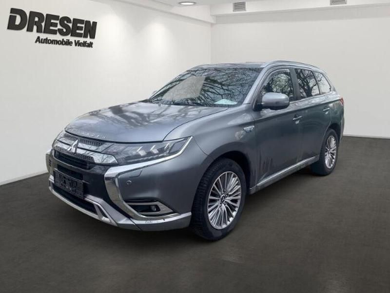 Gebraucht Mitsubishi Outlander Basis 135 PS (99 kW) 2019 Grau SUV