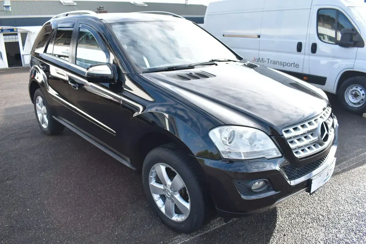 Gebraucht Mercedes ML350 224 PS (164 kW) 2010 Obsidianschwarz  metalliclack SUV