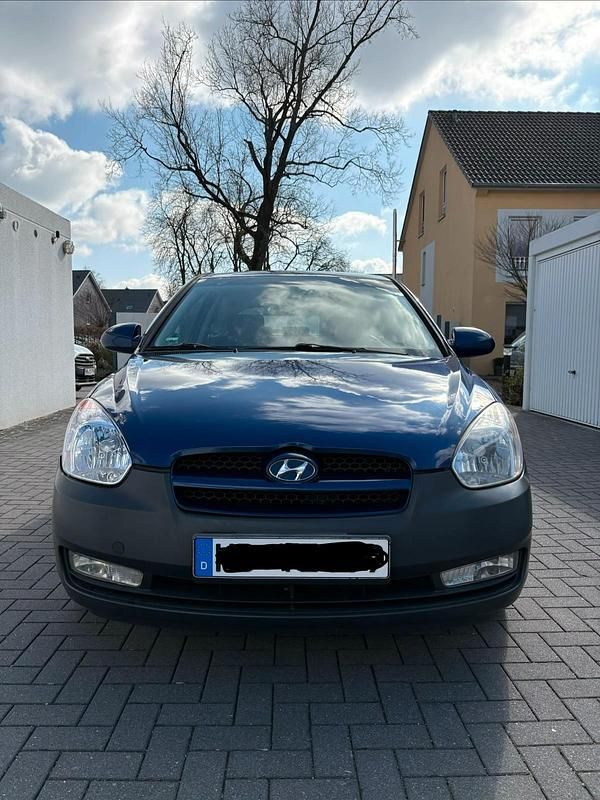 Gebraucht Hyundai Accent 97 PS (71 kW) 2005 Blau Limousine