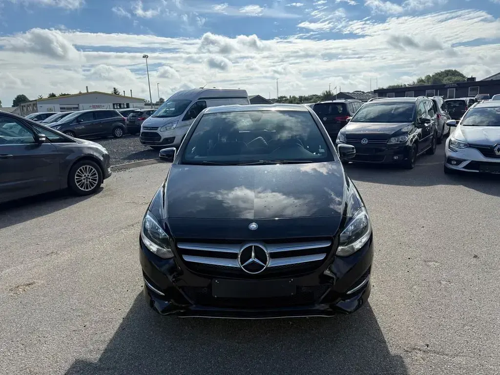 Gebraucht Mercedes B200 156 PS (114 kW) 2016 Schwarz Kleinwagen