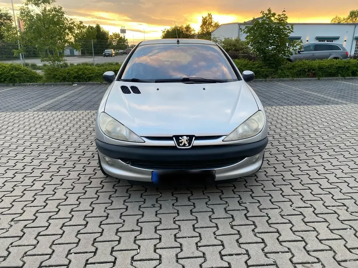Gebraucht Peugeot 206 75 PS (55 kW) 2003 Silber Kleinwagen
