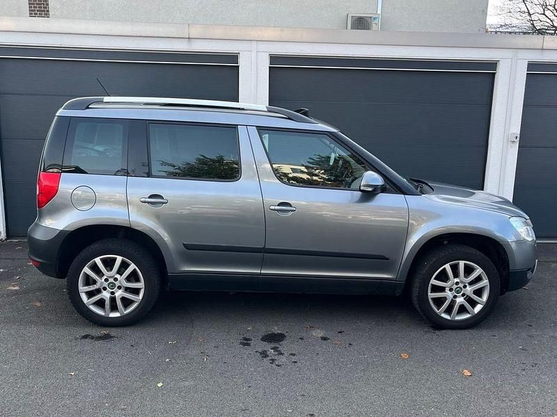 Gebraucht Skoda Yeti Elegance 105 PS (77 kW) 2011 Grau SUV