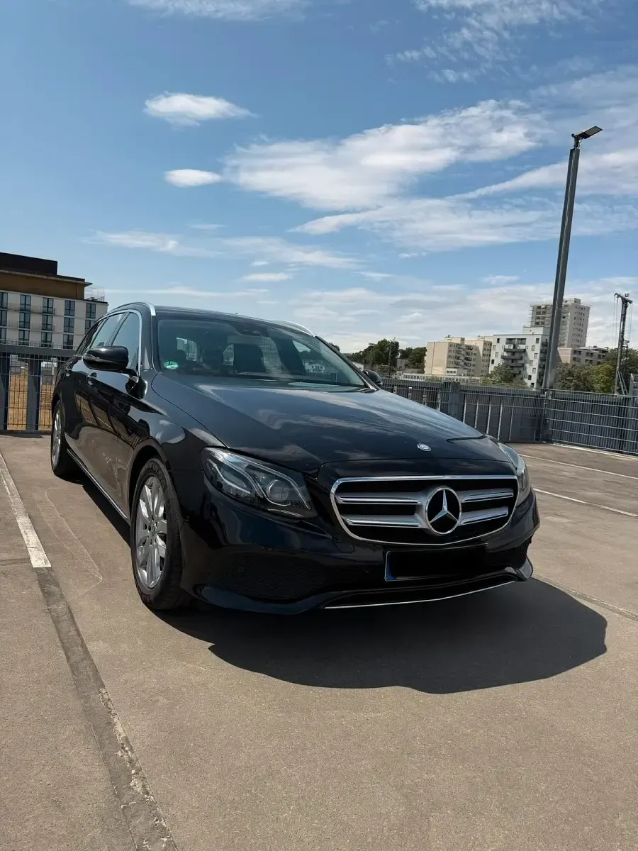 Gebraucht Mercedes E220 Avantgarde 194 PS (142 kW) 2017 Schwarz Kombi
