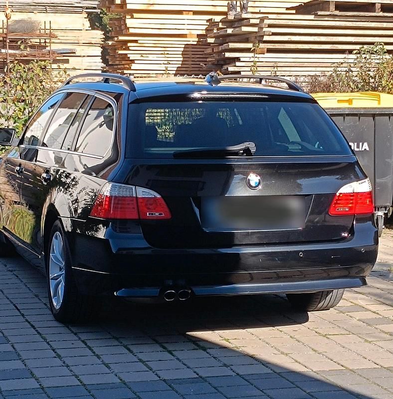 Gebraucht BMW 525 197 PS (144 kW) 2009 Schwarz Kombi