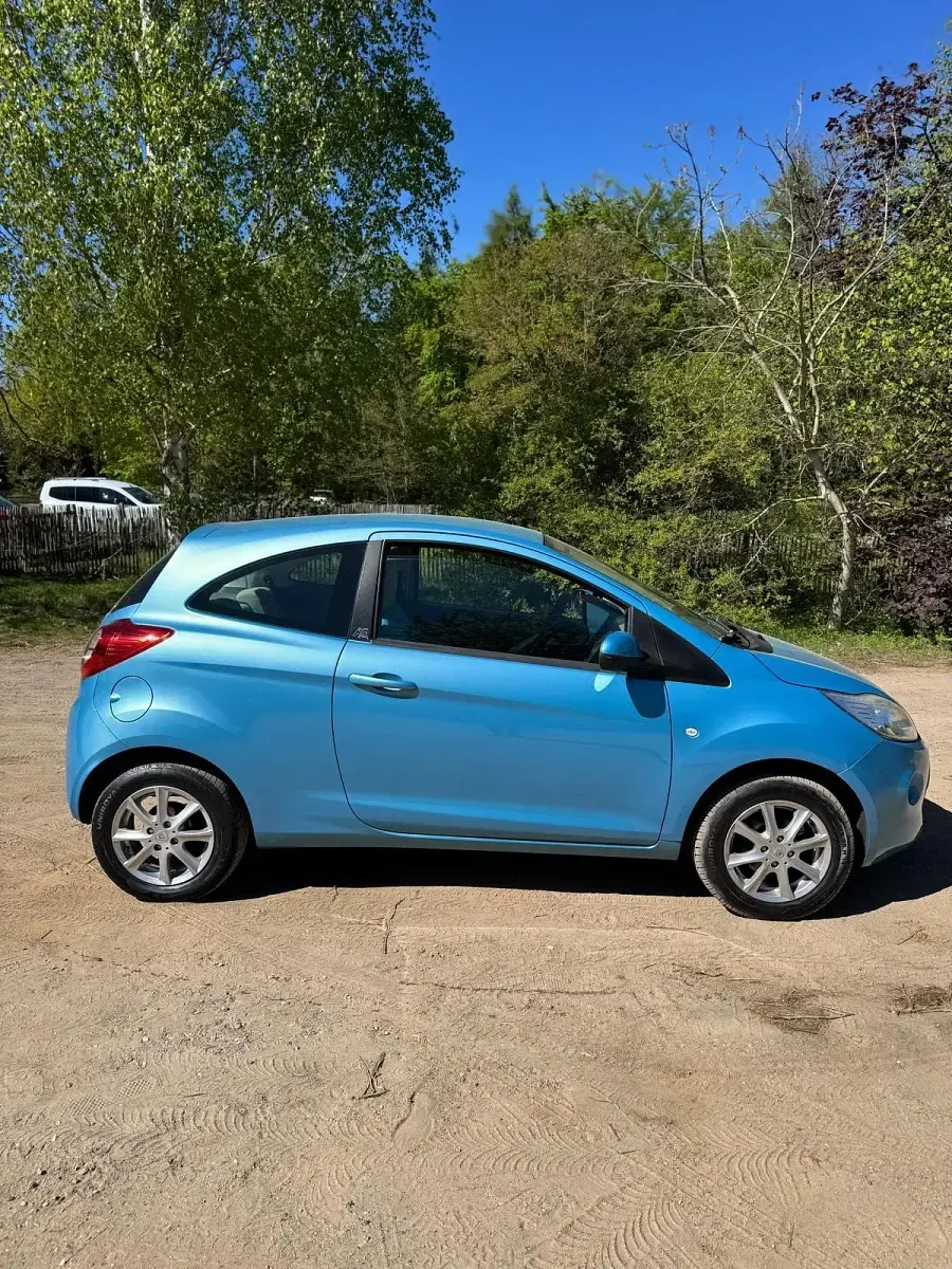 Second-hand Ford Ka 69 CP (50 kW) 2010 Albastru Hatchback
