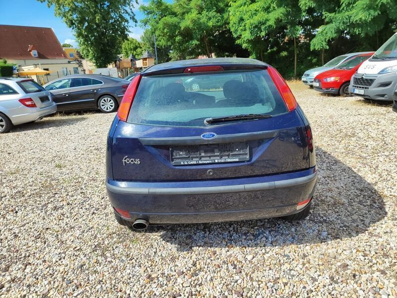 Second-hand Ford Focus Viva 75 CP (55 kW) 2004 Albastru Berlinǎ
