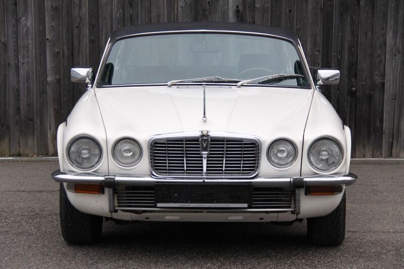 Weiß Gebraucht 1979 Jaguar XJ12 Limousine | 9.999 € - Bild 1/4