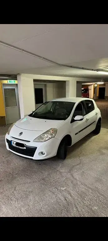 Używany Renault Clio IV Expression 75 KM (55 kW) 2012 Biały Sedan/Limuzyna