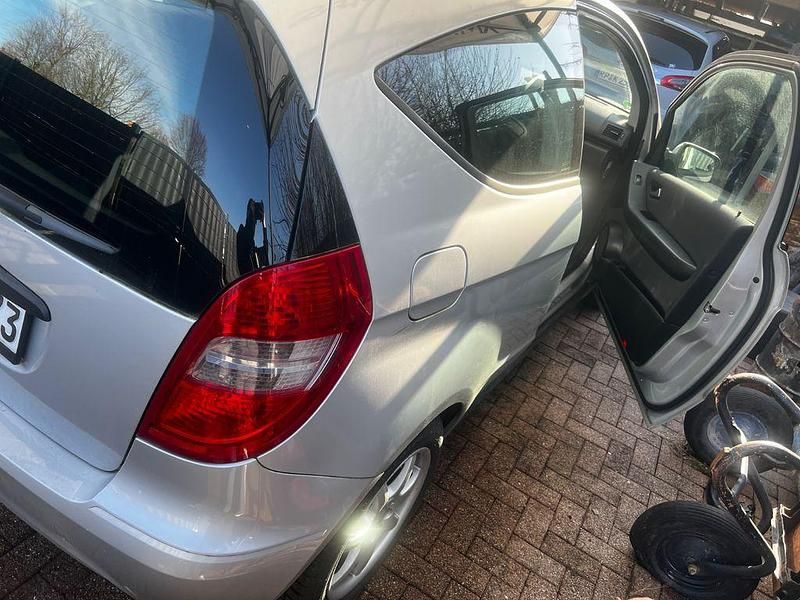 Gebraucht Mercedes A150 95 PS (69 kW) 2008 Silber Limousine