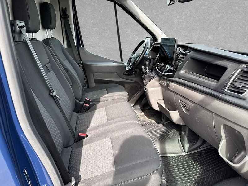 Gebraucht Ford Transit Trend 105 PS (77 kW) 2023 Blazerblau Kleinwagen