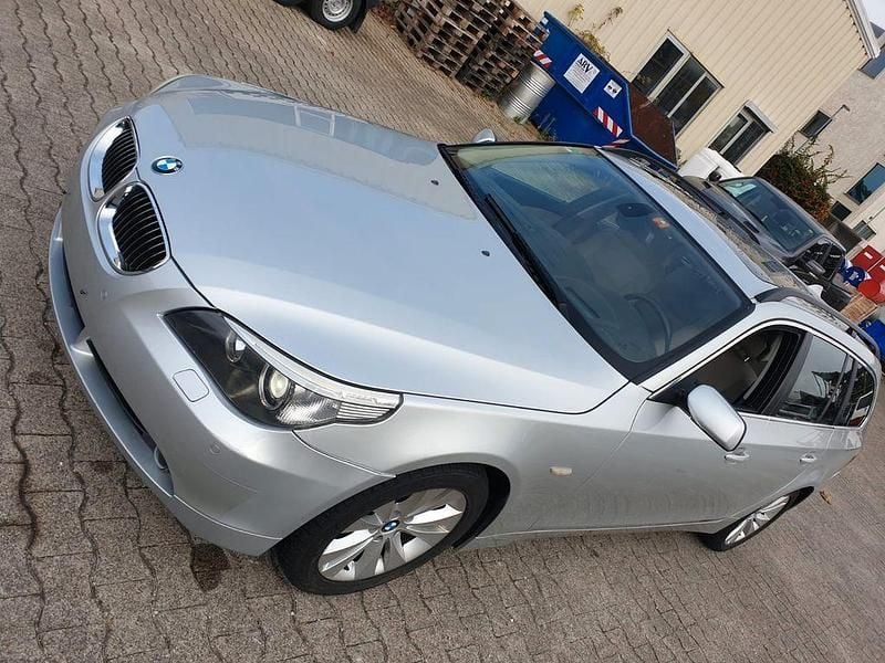 Gebraucht BMW 525 218 PS (160 kW) 2006 Silber Kombi
