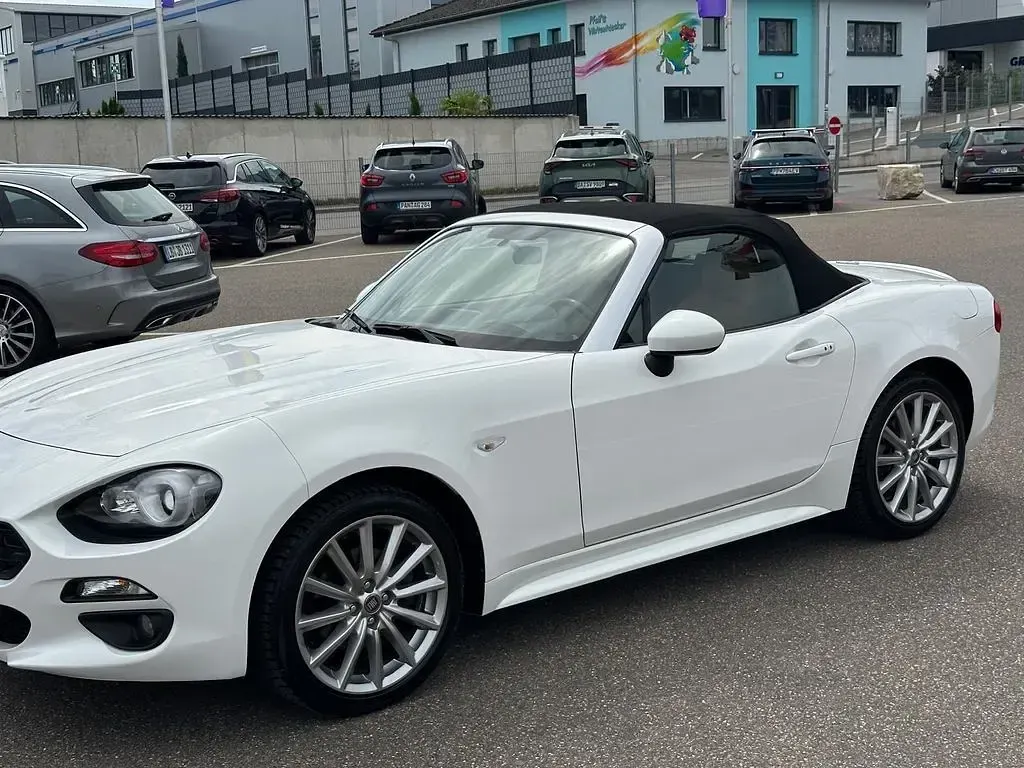Gebraucht Fiat 124 Spider Lusso 140 PS (102 kW) 2019 Weiß Cabrio