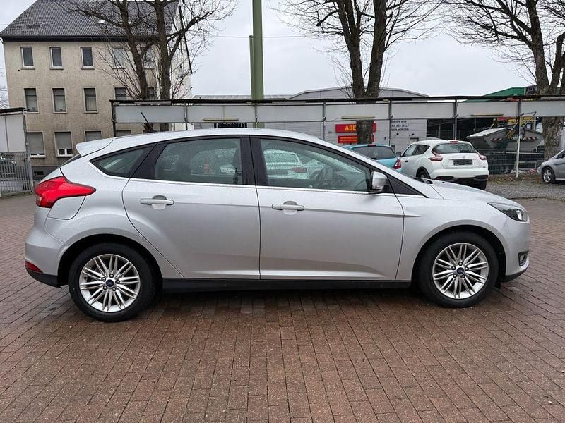 Gebraucht Ford Focus 101 PS (74 kW) 2017 Silber Limousine