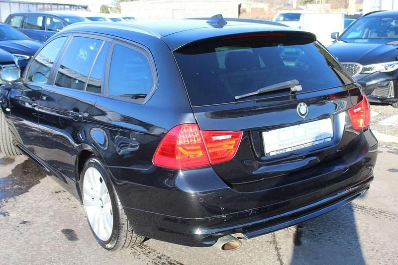 Gebraucht BMW 320 184 PS (135 kW) 2011 Black sapphire metallic Kombi