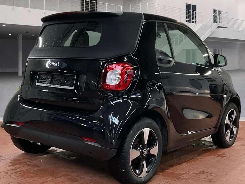 Schwarz Gebraucht 2021 Smart ForTwo Electric Drive Passion Cabrio | 9.900 € (Guter Preis) - Bild 1/4