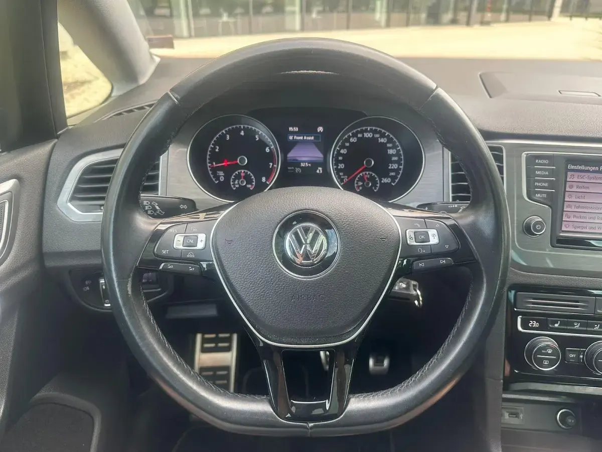 Gebraucht VW Golf Sportsvan Allstar 150 PS (110 kW) 2017 Gold Van / Kleinbus