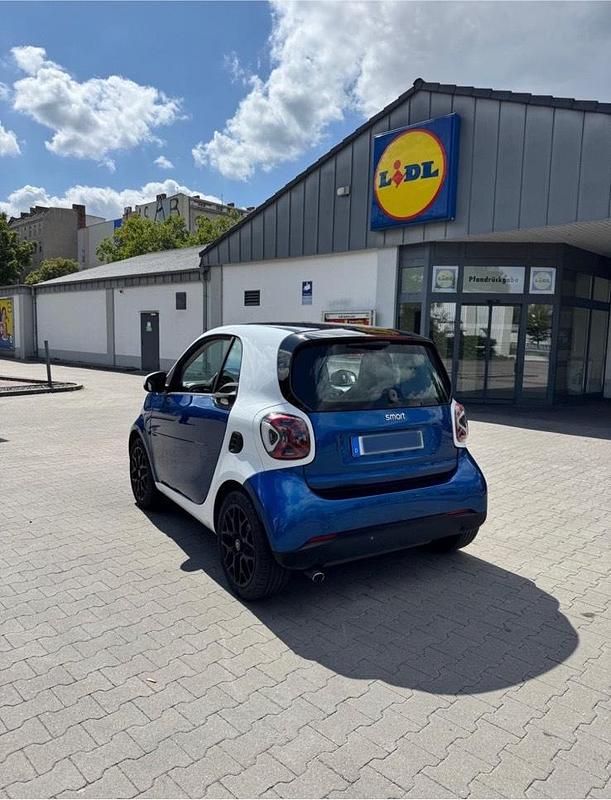Blau Gebraucht 2016 Smart ForTwo Coupé Prime Coupé | 11.400 € (Fairer Preis) - Bild 1/4
