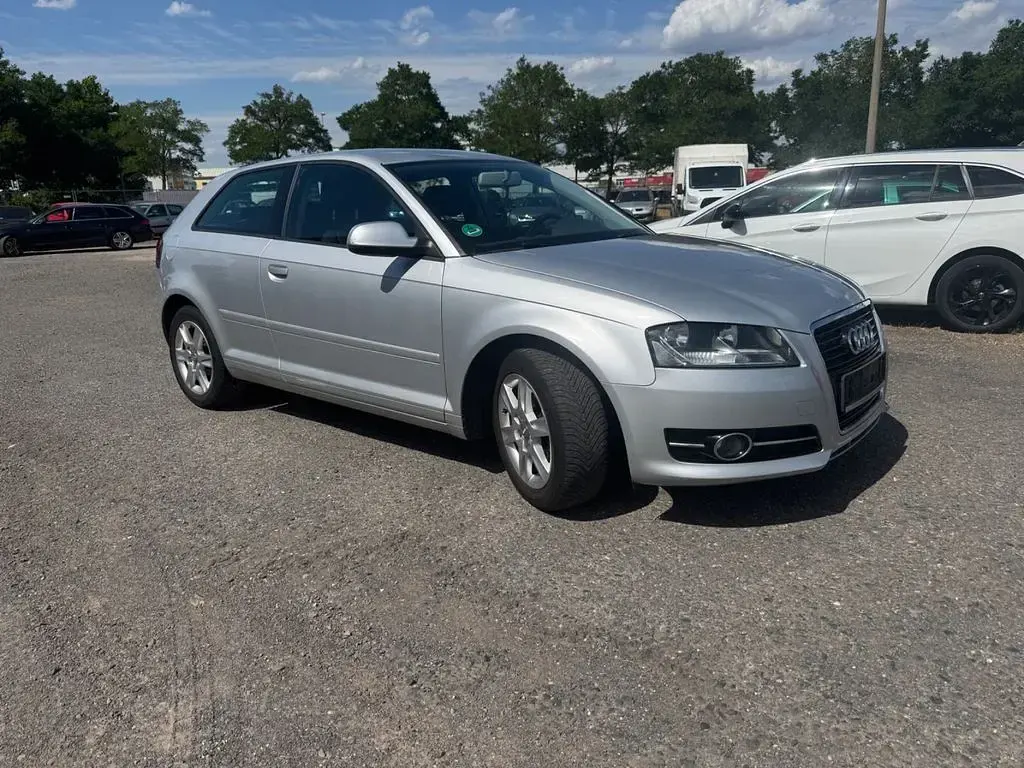Gebraucht Audi A3 Attraction 125 PS (91 kW) 2011 Silber Kleinwagen