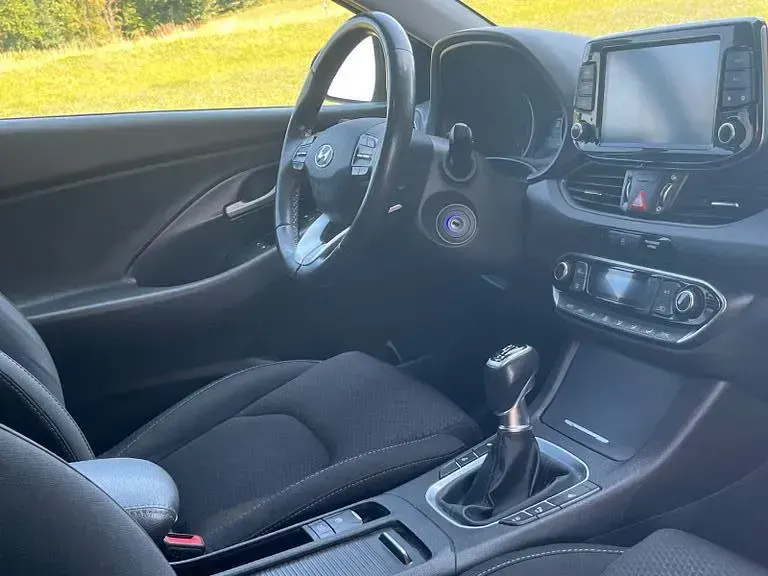 Gebraucht Hyundai i30 Trend 120 PS (88 kW) 2018 Schwarz Limousine