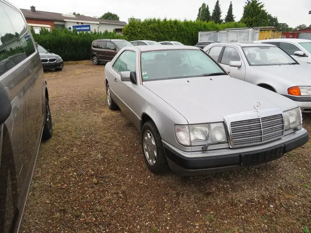 Gebraucht Mercedes 300 179 PS (131 kW) 1990 Silber Coupé