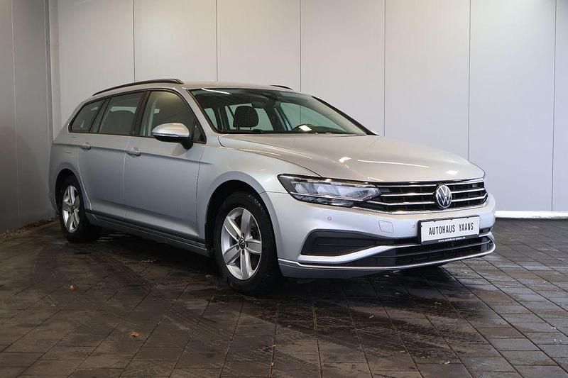 Gebraucht VW Passat Conceptline 150 PS (110 kW) 2022 Silber Limousine