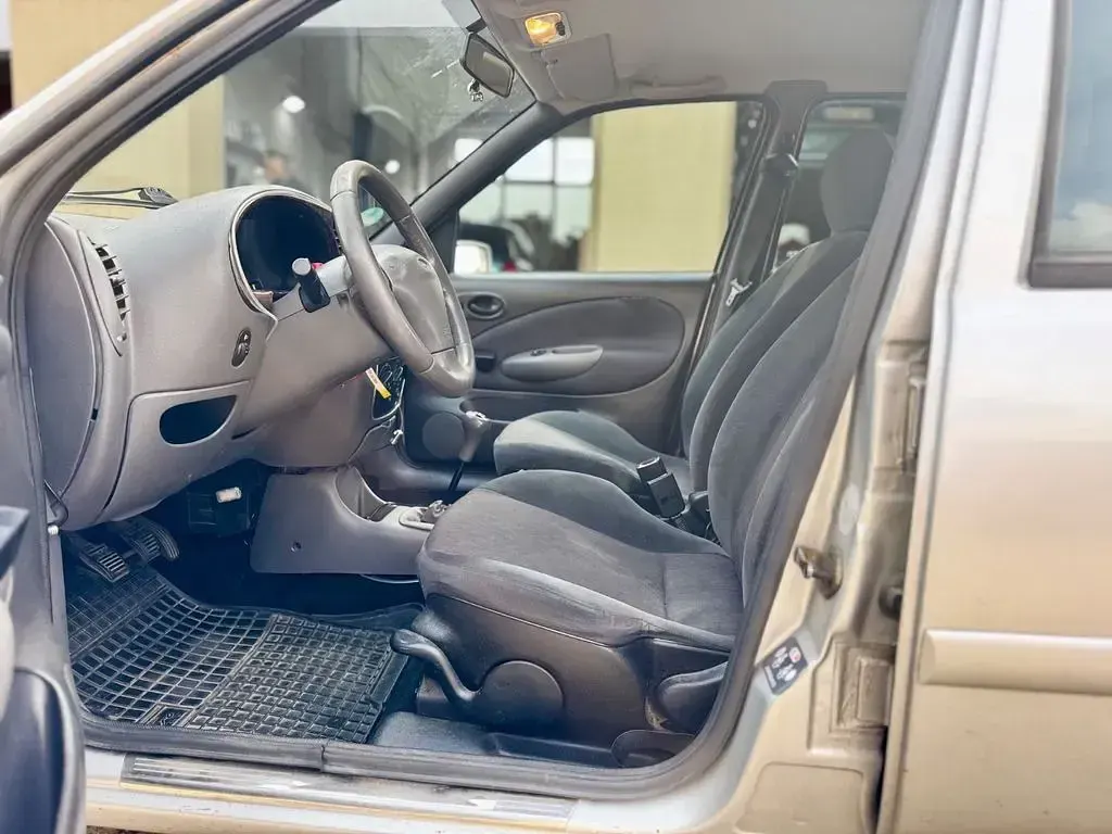 Gebraucht Ford Fiesta Ghia 75 PS (55 kW) 2000 Silber Kleinwagen