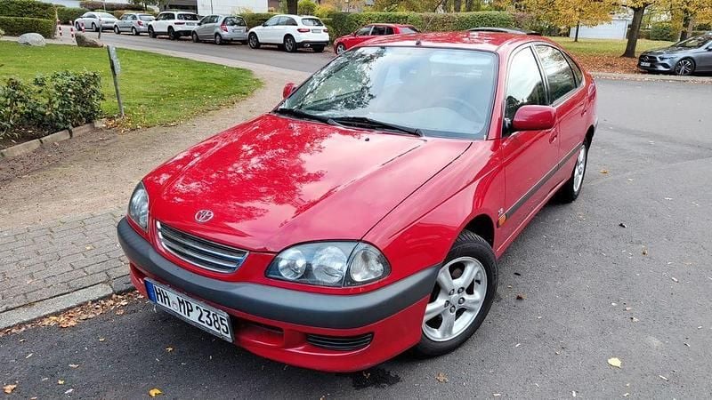 Rot Gebraucht 2000 Toyota Avensis Limousine | 2.250 € (Guter Preis) - Bild 1/4