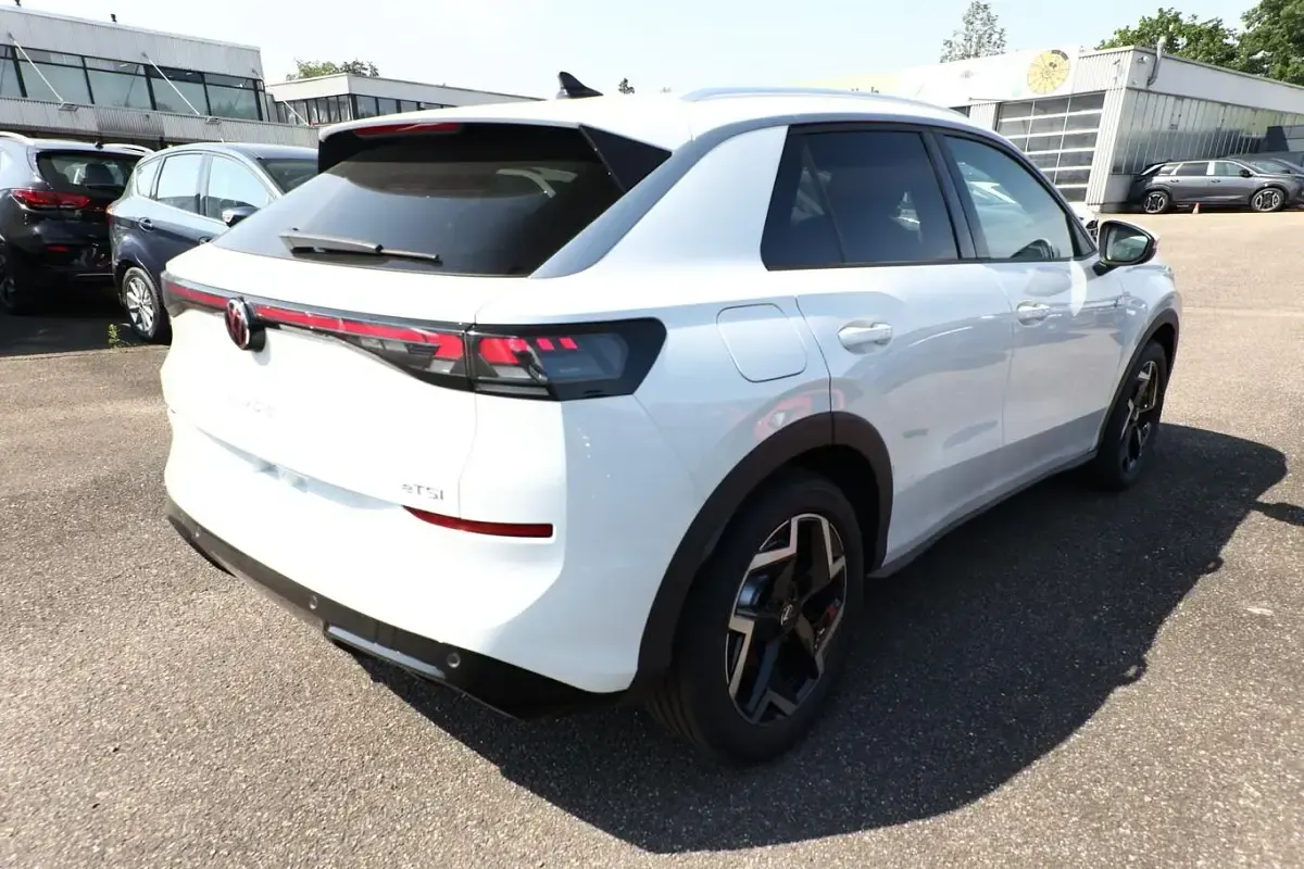 Neu VW T-Roc R-line 150 PS (110 kW) 2026 Wolf grey metallic / dach in sch SUV