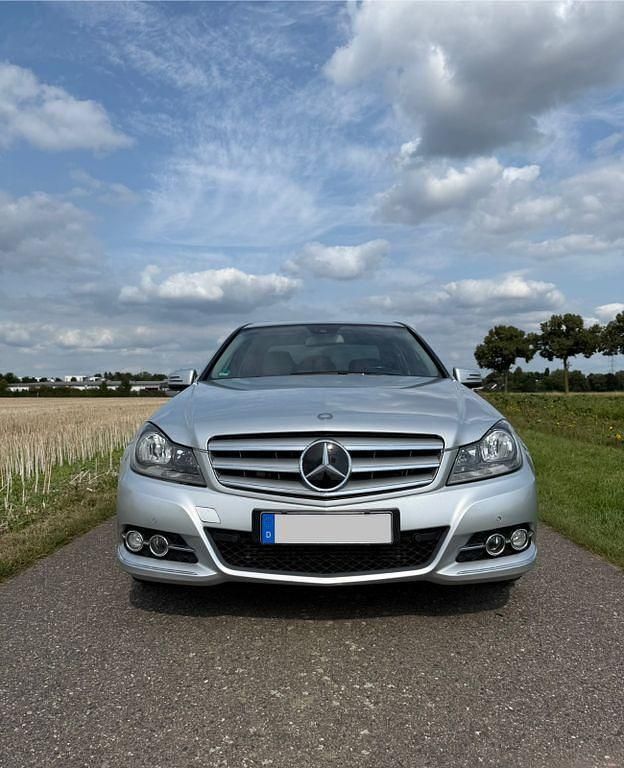 Grau Gebraucht 2011 Mercedes C300 Elegance Limousine | 9.700 € (Superpreis) - Bild 1/4