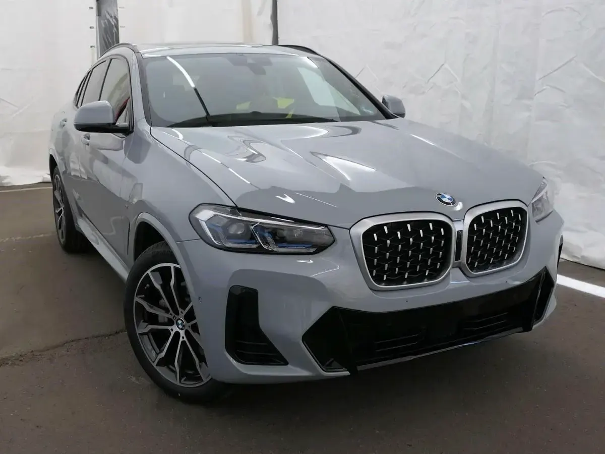 Gebraucht BMW X4 Efficient Dynamics 245 PS (180 kW) 2025 Schwarz SUV