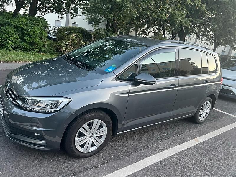 Grau Gebraucht 2020 VW Touran Van / Kleinbus | 12.900 € (Guter Preis) - Bild 1/4