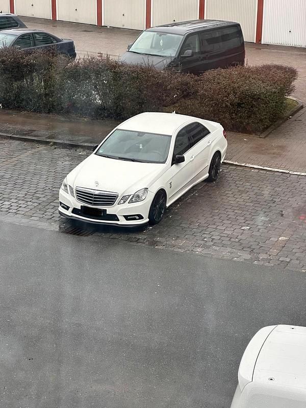 Gebraucht Mercedes E350 300 PS (220 kW) 2009 Weiß Limousine