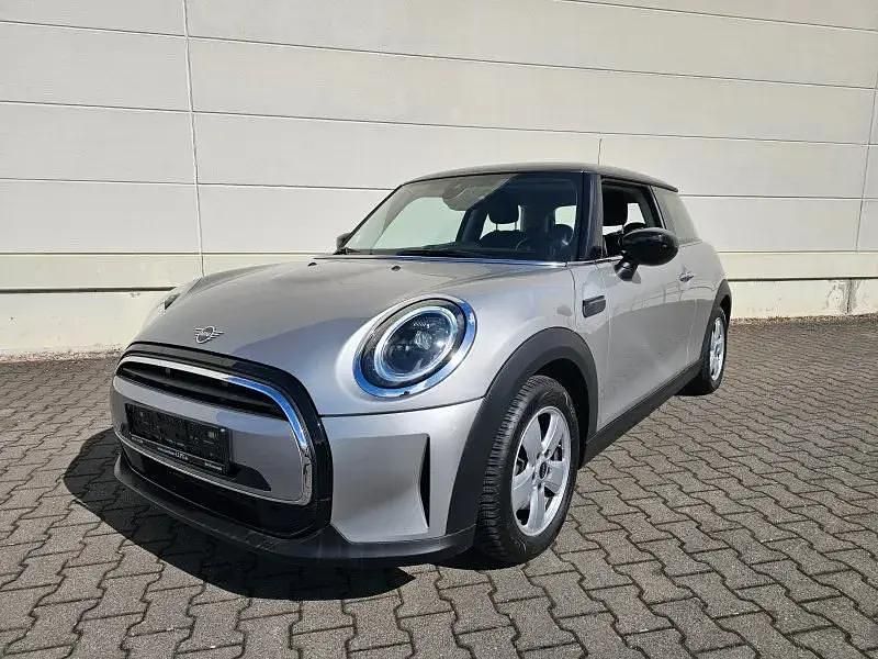 Używany Mini Cooper Essential 136 KM (100 kW) 2023 Srebrny Hatchback
