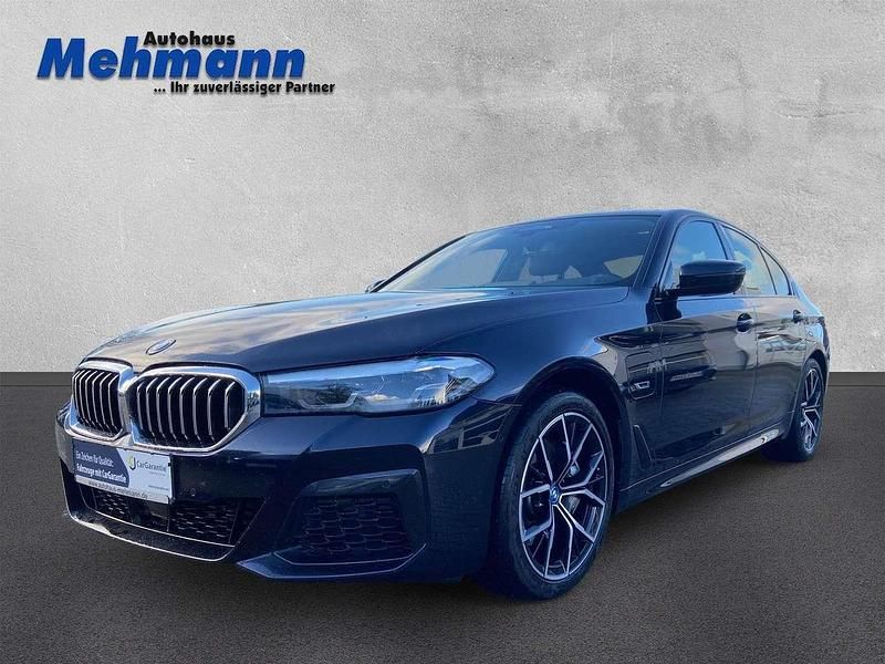 Carbonschwarz metallic Gebraucht 2022 BMW 545e M Sport Limousine | 50.900 € (Etwas zu teuer) - Bild 1/4