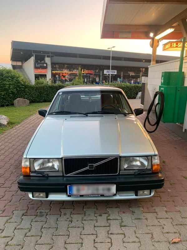 Grün Gebraucht 1987 Volvo 740 Limousine | 7.000 € - Bild 1/4