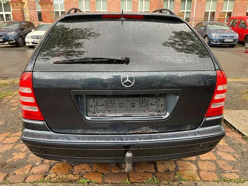 Gebraucht Mercedes C180 143 PS (105 kW) 2005 Blau Kombi