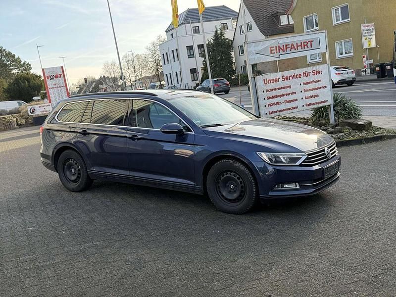 Gebraucht VW Passat Comfortline 150 PS (110 kW) 2016 Night blue metallic Kombi