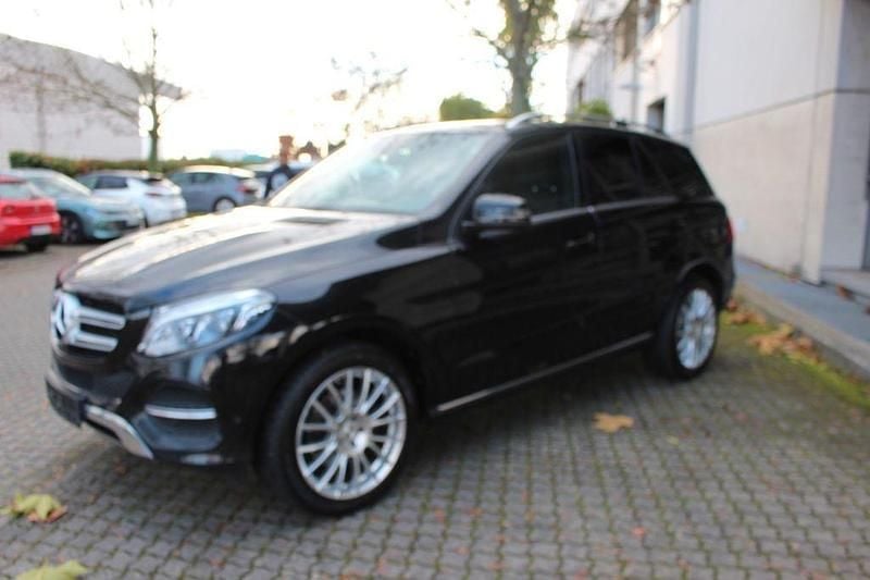 Schwarz Gebraucht 2016 Mercedes GLE250 SUV | 34.600 € (Fairer Preis) - Bild 1/4