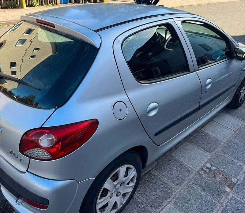 Gebraucht Peugeot 206 75 PS (55 kW) 2010 Silber Limousine