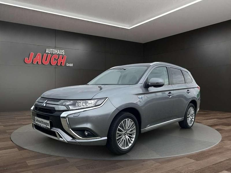 Platinum grau Gebraucht 2021 Mitsubishi Outlander Basis SUV | 20.890 € (Fairer Preis) - Bild 1/4