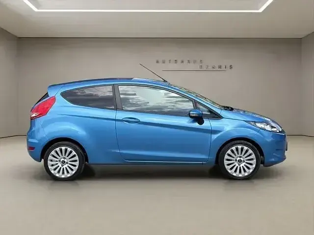 Gebraucht Ford Fiesta Trend 270 PS (198 kW) 2009 Blau Kleinwagen
