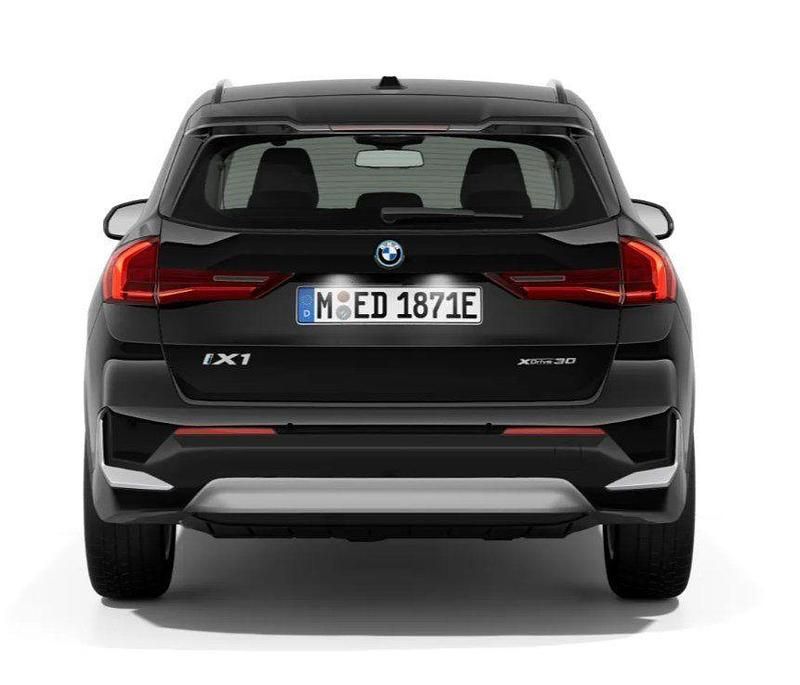 Neu BMW iX1 230 kW (313 PS) 2025 Schwarz uni SUV