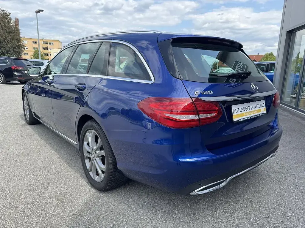 Gebraucht Mercedes C180 156 PS (114 kW) 2018 Brillantblau Kombi