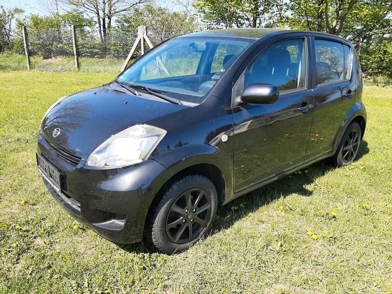 Gebraucht Daihatsu Sirion 69 PS (50 kW) 2011 Schwarz Kleinwagen