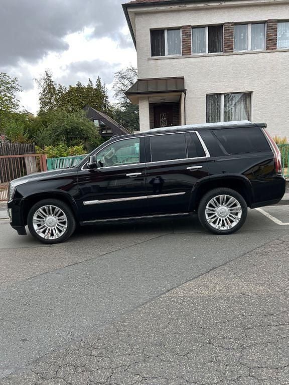 Schwarz Gebraucht 2015 Cadillac Escalade SUV | 37.500 € - Bild 1/4