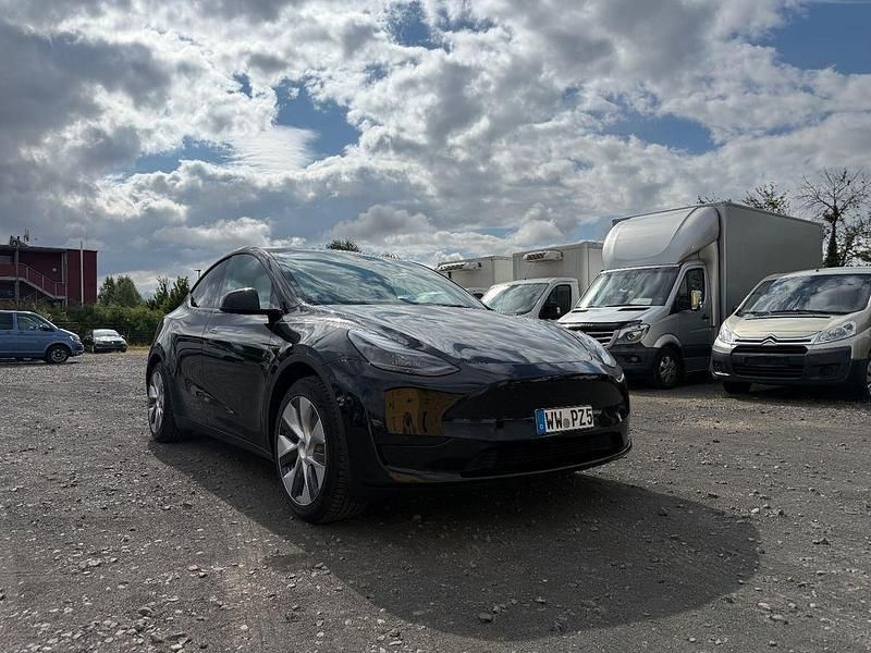 Schwarz Gebraucht 2023 Tesla Model Y SUV | 29.990 € (Fairer Preis) - Bild 1/4