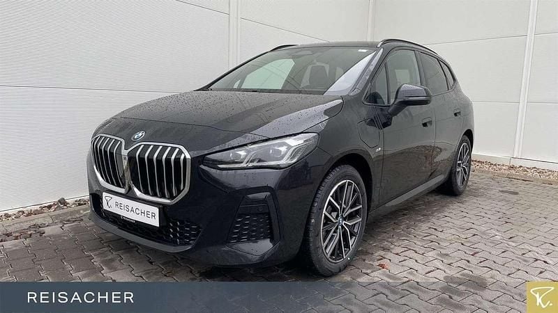 Saphirschwarz metallic Gebraucht 2025 BMW 230e Active Tourer Efficient Dynamics Van / Kleinbus | 49.990 € (Fairer Preis) - Bild 1/4